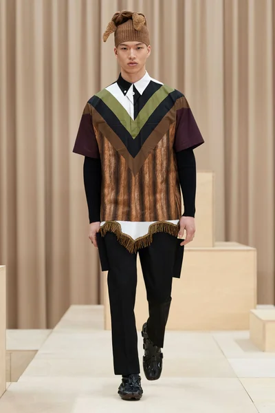 Look 10